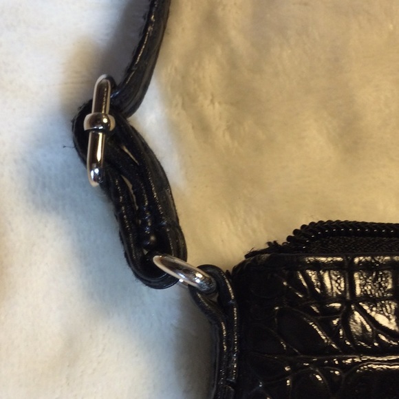 Small faux leather black bag with shoulder strap and compartments - Picture 8 of 13